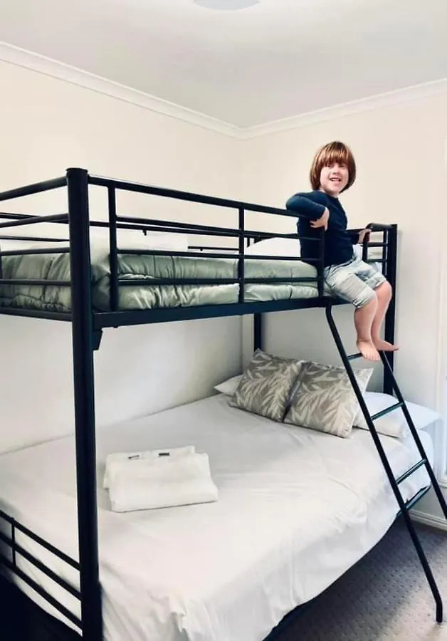 فندق Esk Caravan Park & Rail Trail Motel