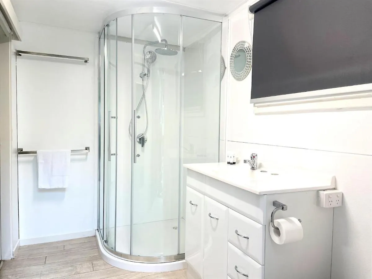 Esk Caravan Park & Rail Trail Motel فندق