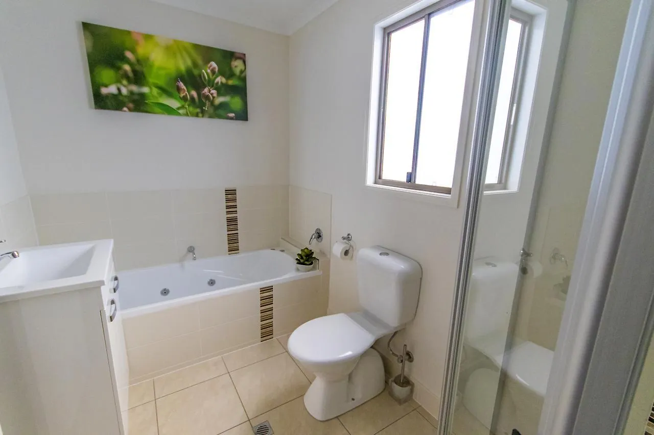 فندق Esk Caravan Park & Rail Trail Motel أستراليا