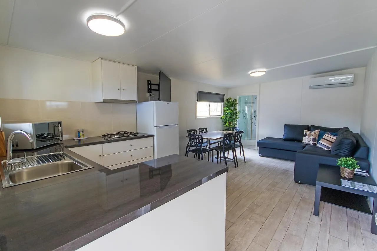 Esk Caravan Park & Rail Trail Motel 0*,